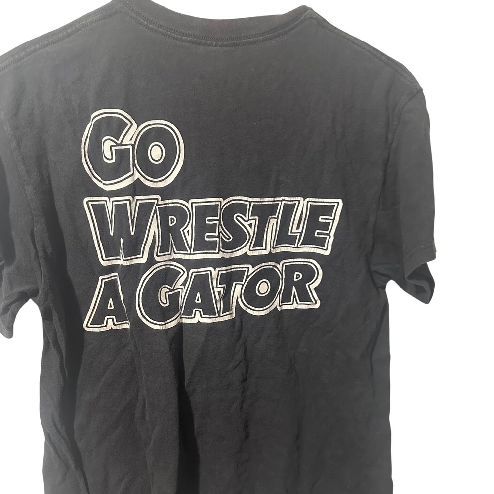 Delta Pro Weight Reptile Gardens Go Wrestle A Gator Black Graphic T-Shirt Mens M